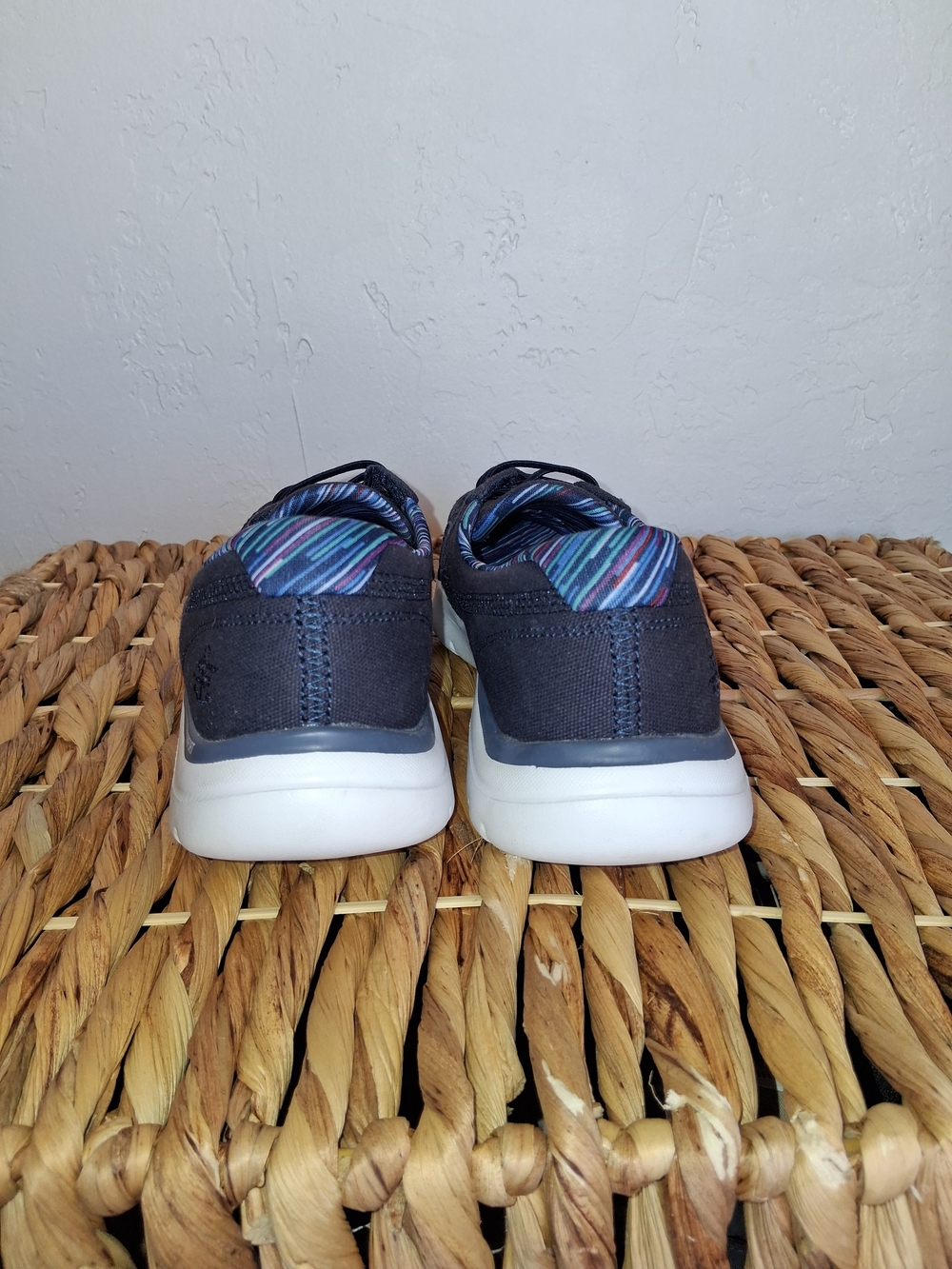 Skechers Women's Sz 7 Navy Canvas Lace-Up Boat Shoes with White Sole - Picture 5 of 7